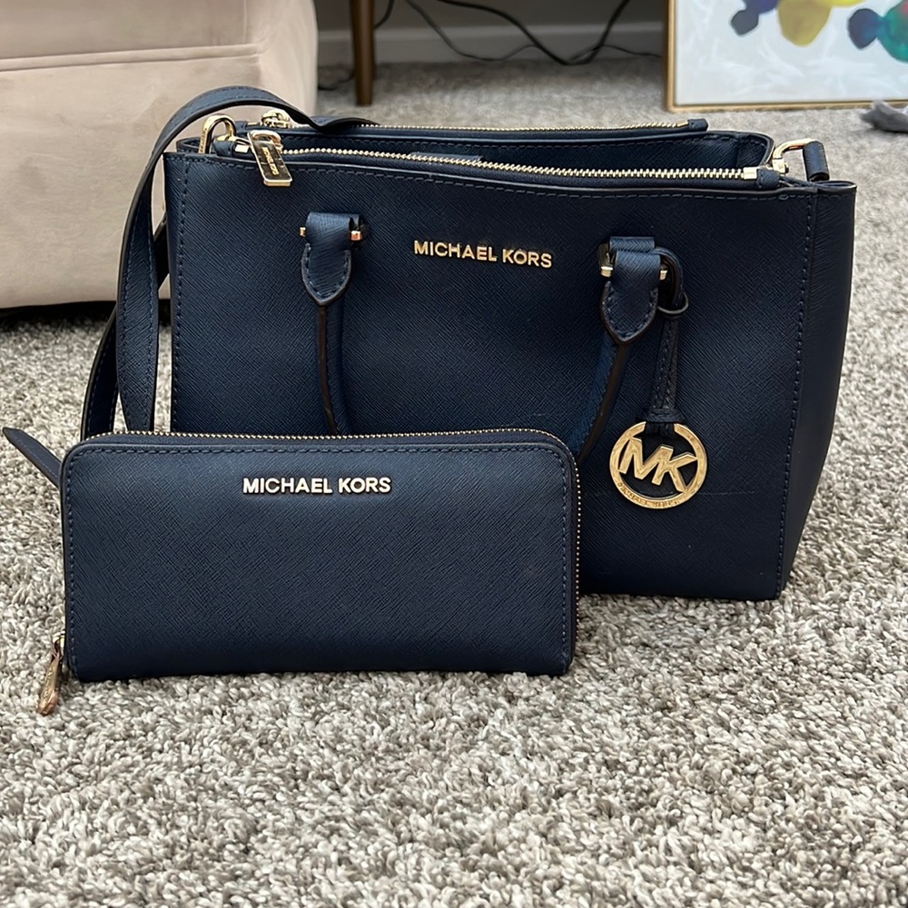 Navy Michael Kors Saffiano handbag & wallet